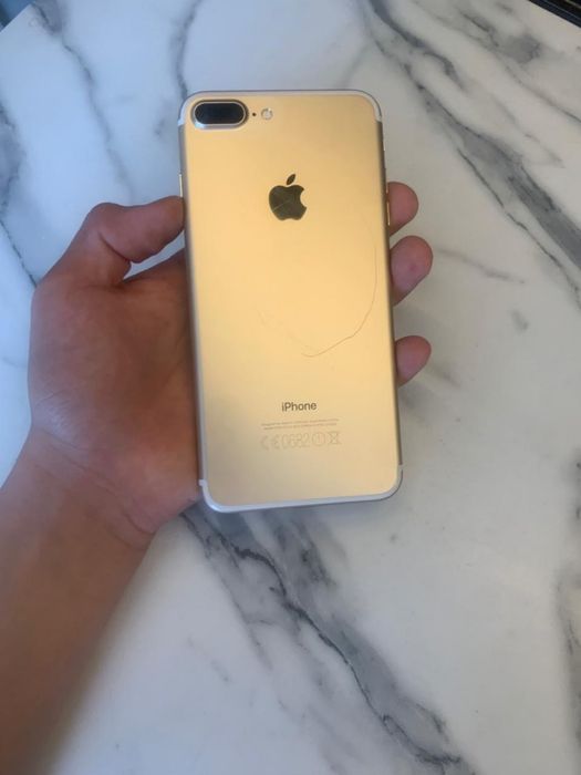 Продам айфон 7+