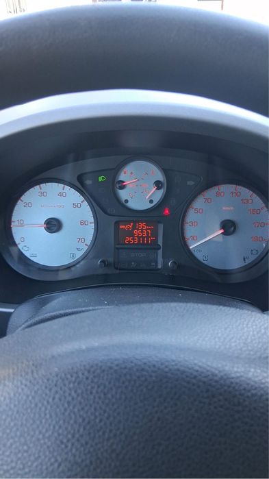 Peugeot Partner Tepee 1.6 avariat spate