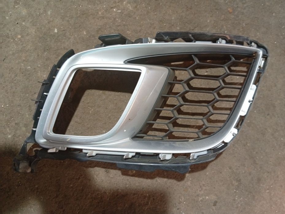 Решетка средна Мазда 6 2010