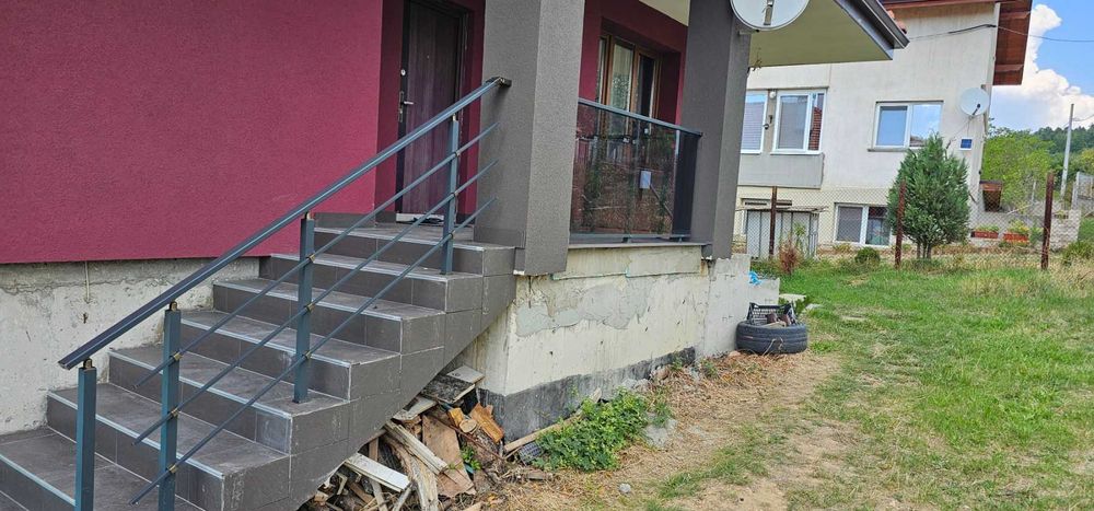 Изработка и монтаж на алуминиеви парапети