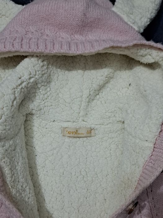 Комбинезон до 6 месяцев очень тёплый.