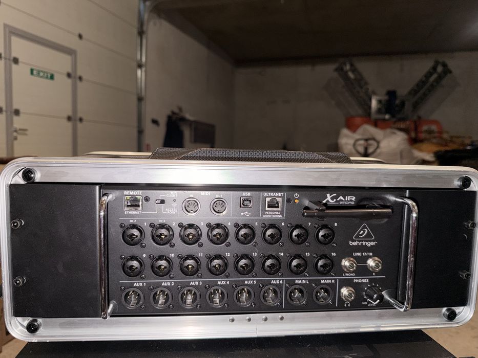 Дигитален миксер behringer air xr18
