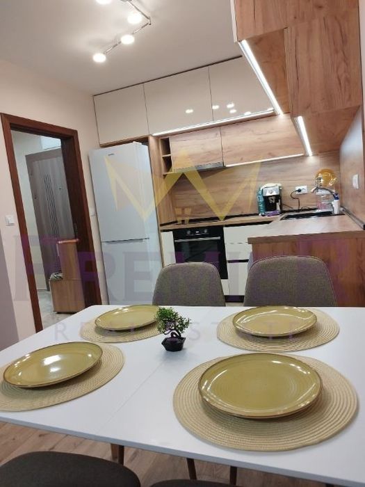 Дава се под наем Двустаен апартамент в Варна, Възраждане 1 - 72 кв.м за 510 € - Снимка #2