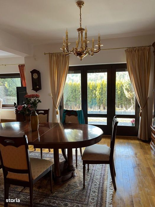 Vand vila Busteni, pozitie excelenta, vedere Cruce, toate utilitatile