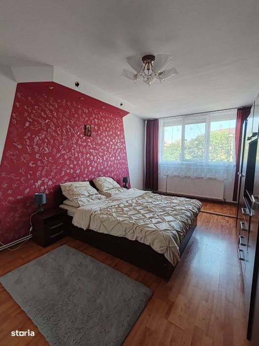 Apartament 4 camere decomandat, 100 mp, etaj 1, mobilat / utilat, zona