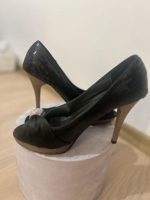 Pantofi eleganți negri cu toc, noi – detaliu strasuri, foarte comozi