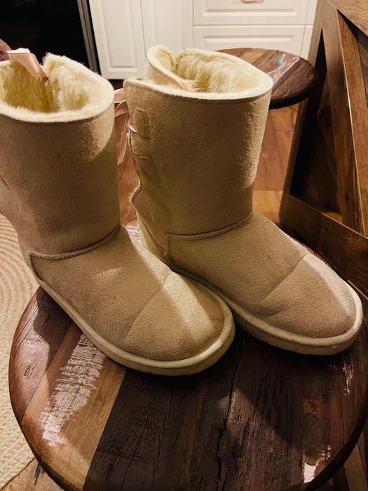 UGG cizme de zapada din piele intoarsa Bailey Bow II
