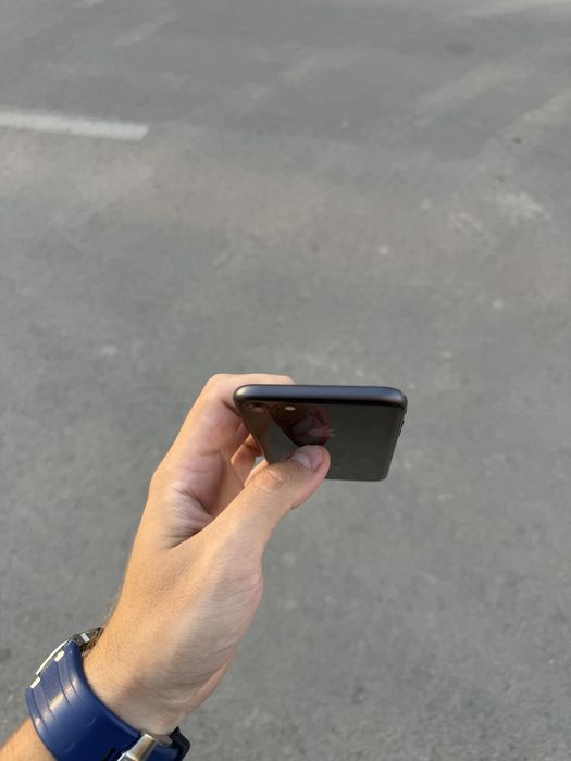 Vand Iphone 8 negru