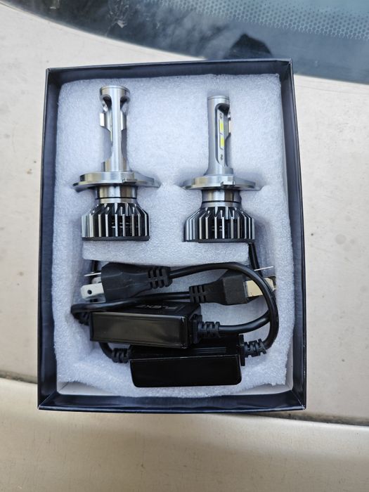 Лед крушки за автомобили H4