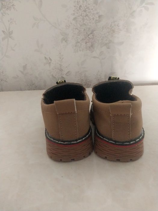 Kichkina Bolalar makasi yangi 1 marta kiyilgan razmer 24