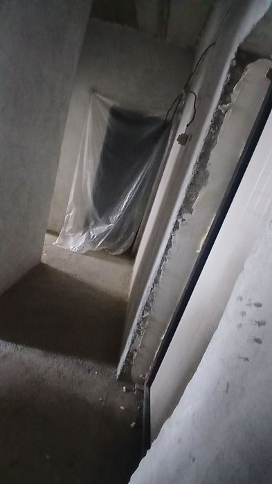 Uy sotiladi.
Vodnikda 6 etajkali domni
2 etajida, 40m², yangi novostro