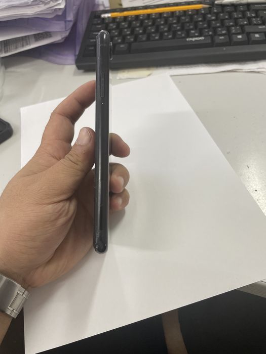 iPhone XR 64 GB продаётся