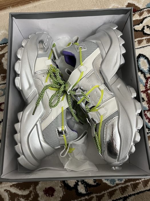 спортивный обувь