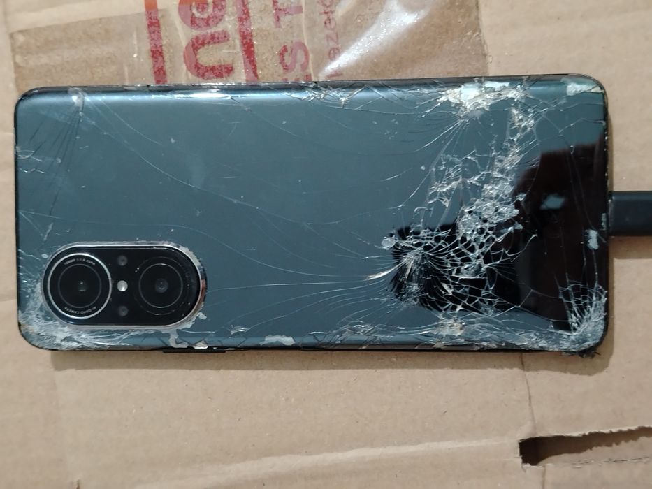 Huawei Nova 9 SE JLN-LX1  cu display-ul spart. Placa este buna. Pentru piese