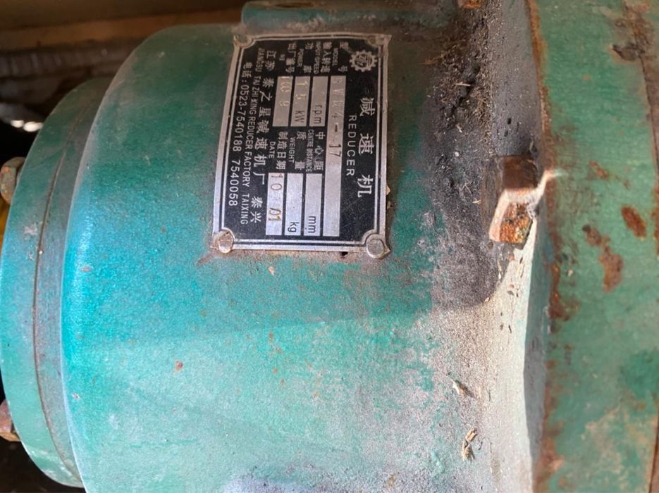 Продаю элекродвигатель с редуктором