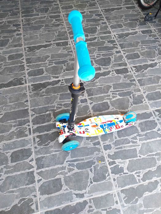 Детска тротинетка сгъваема.