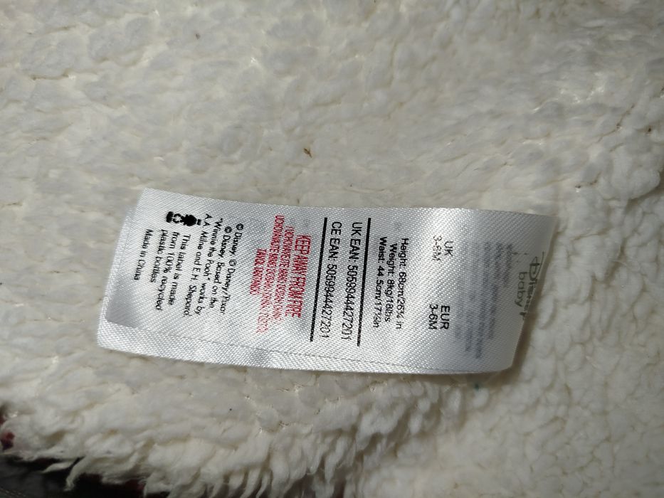 Бебешко топло яке 3-6м, към него има шапка, шал и ръкавици.