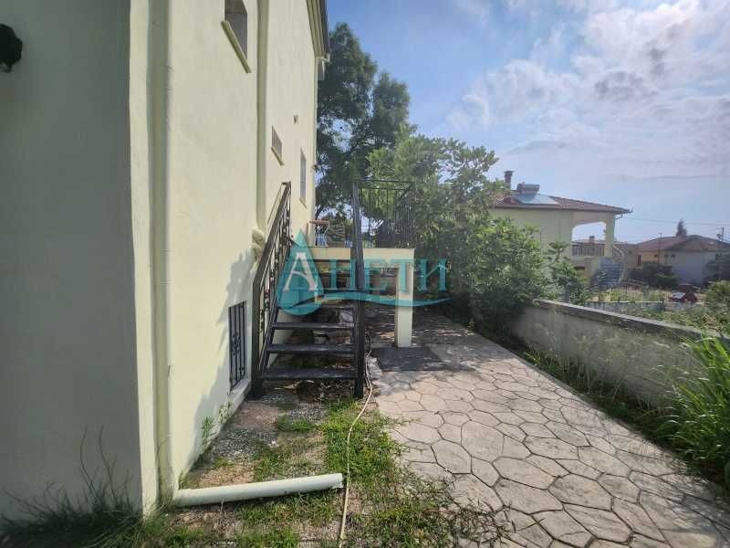 Къща 178м2 в Ривиера, курортно селище Аспровалта, Гърция, с двор 300м2. Напълно обзаведена. С два входа