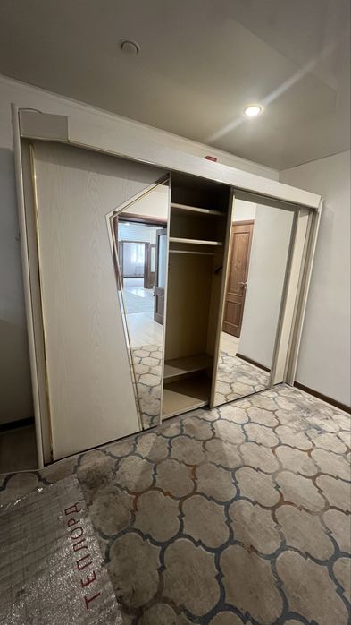 Большой шкаф-купе (2,10 × 2,75 м)