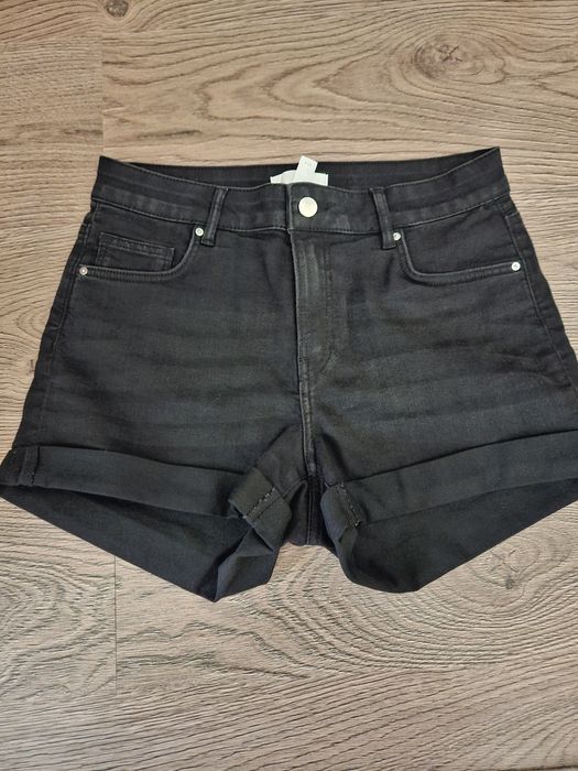 Pantaloni scurti
