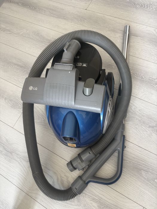 Продам пылесос б/у LG