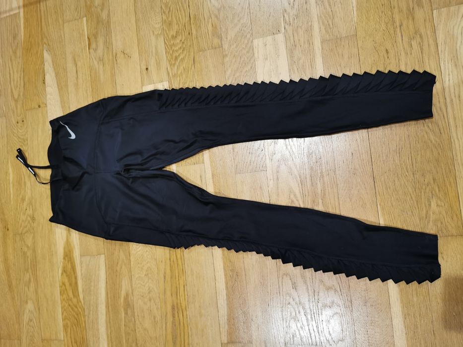 Клинове на Nike.