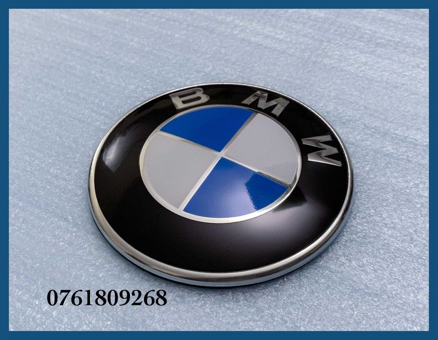 Emblema logo BMW pentru capota / portbagaj 82mm cu 2 orificii