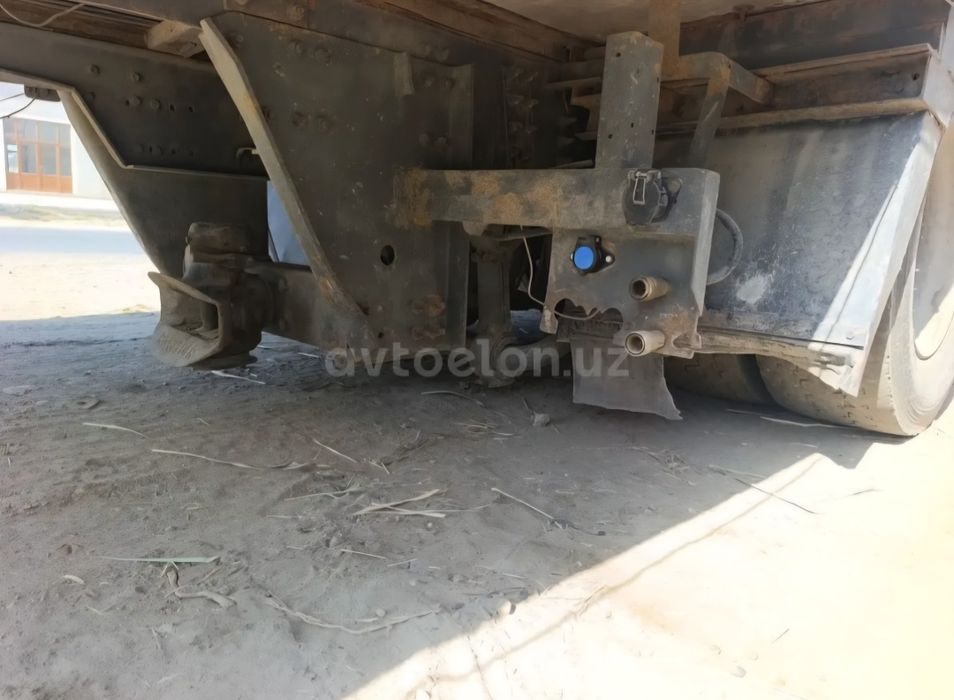 Volvo 2001 sotiladi