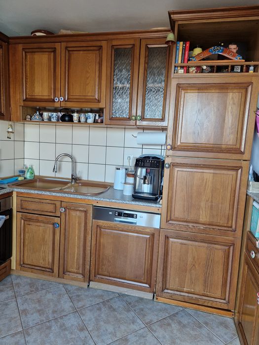 Кухня от масив с вградени уреди