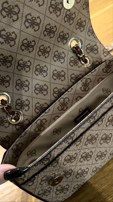 Оригинална чанта Guess