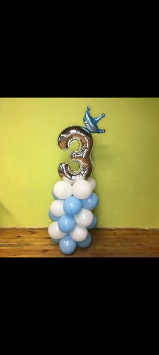 Стойка из шаров подарки