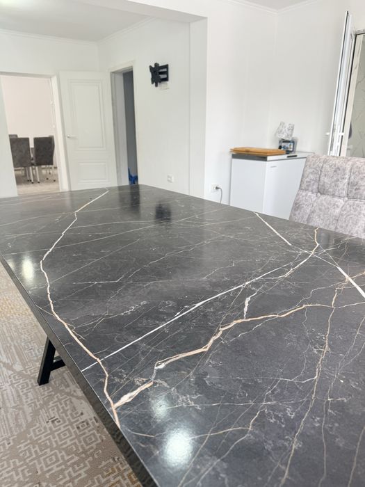 Продаю стол и стулья