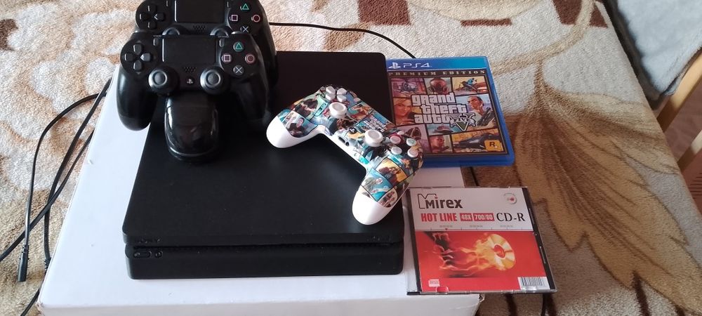 Продам Sony PlayStation 4 Slim 1Tb