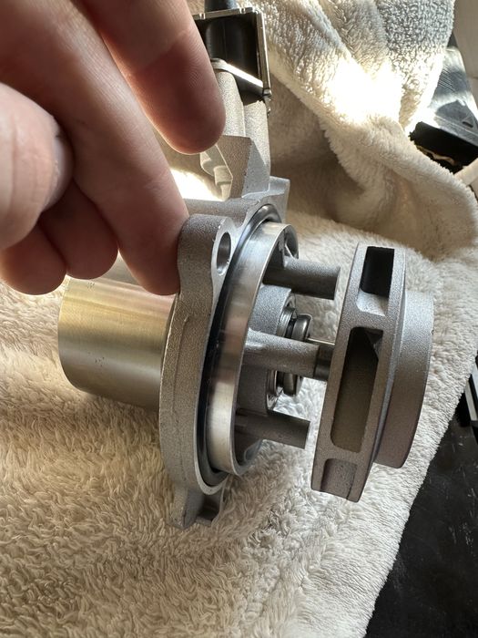 Водна Помпа Vaico за Audi A6