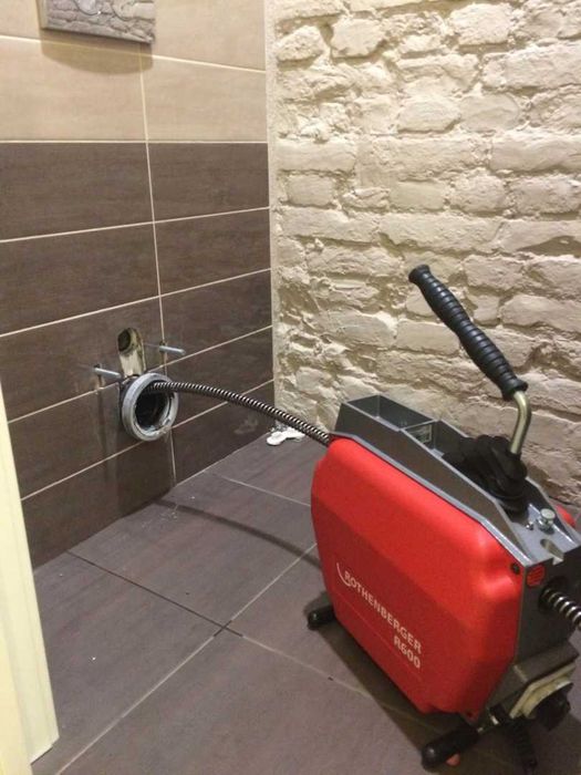 Чистка канализации услуги сантехника  прочистка канализации аппаратом