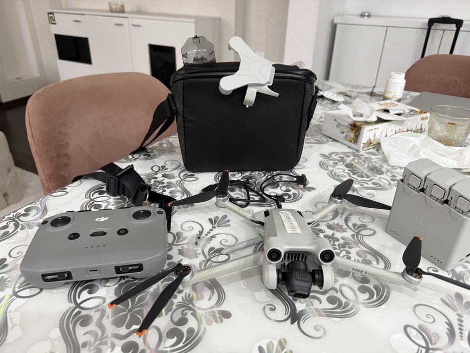 Dronă DJI Mini 3 Pro Fly More Combo, stare foarte bună