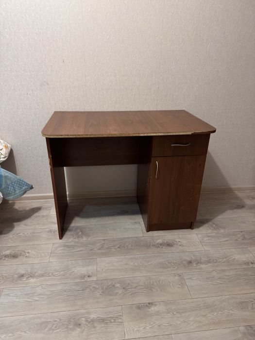 Продам письменный стол