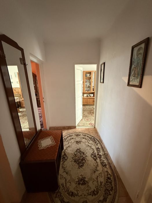 Vând apartament în Aștileu + curte exterioară cu anexe