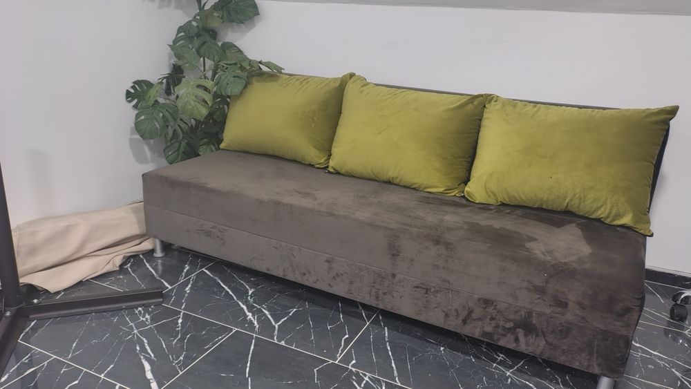 Диван триместен кадифе