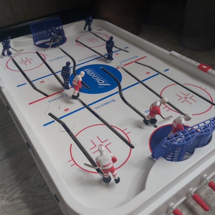 Продам настольную игру хоккей