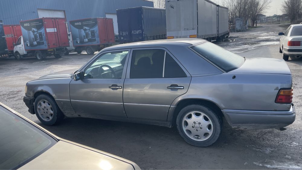 Мерседес 1993 2,2 2,2