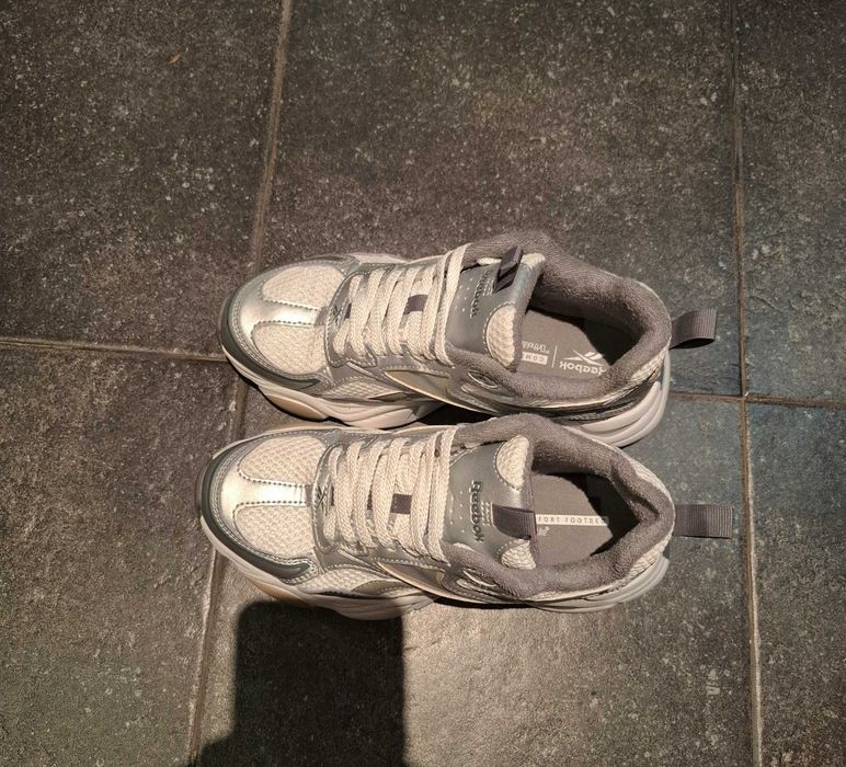 НОВИ маратонки Reebok 30€