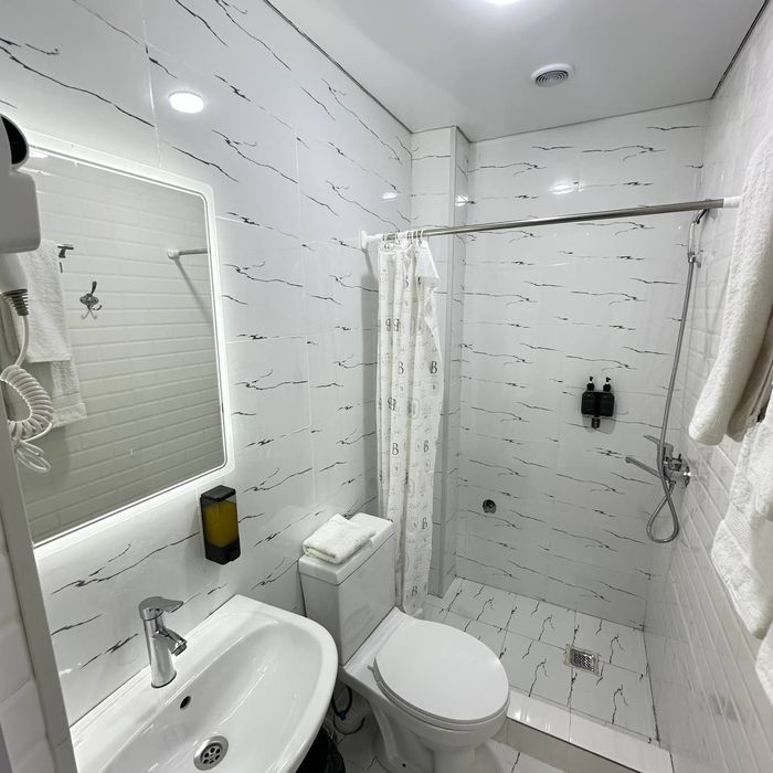 Хива шаҳар Вокзал олдида тайёр Бизнес гостиница сотилади