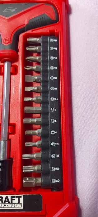 Комплект битове и камъчета с отвертка