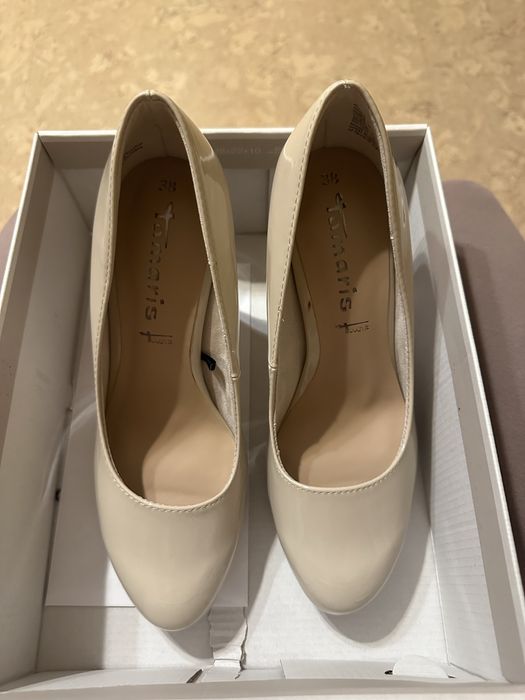 Обувки на висок ток