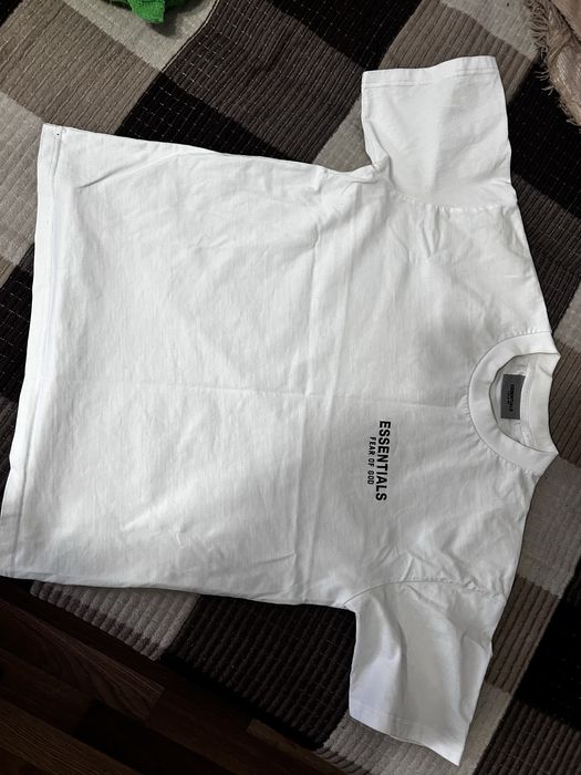 Футболка белая.