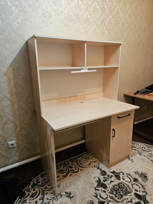 Компьютерный стол, стол для учёбы