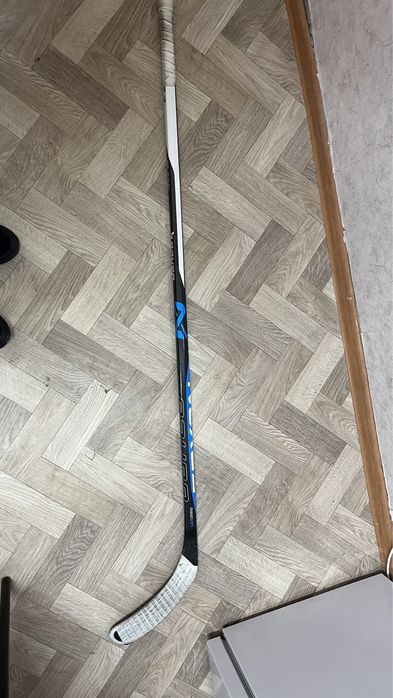 Продам клюшку бауер Nexus