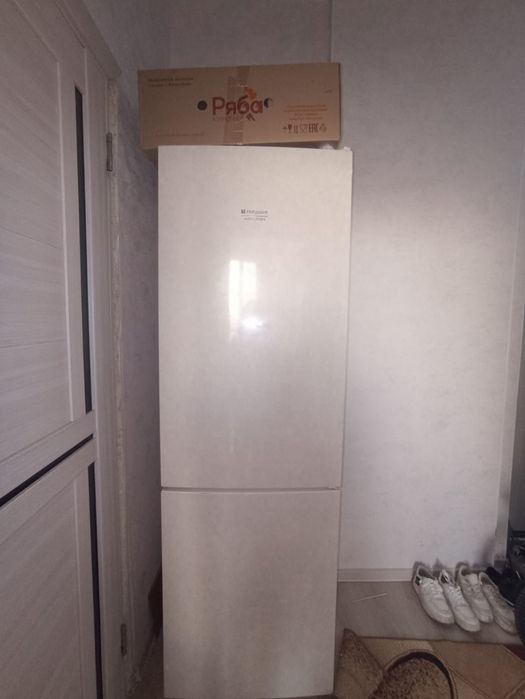 Холодильник Hotpoint-Ariston