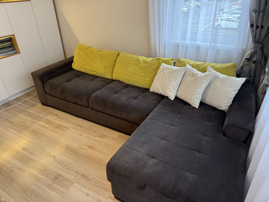 Canapea extensibila cu zona de relax si lada